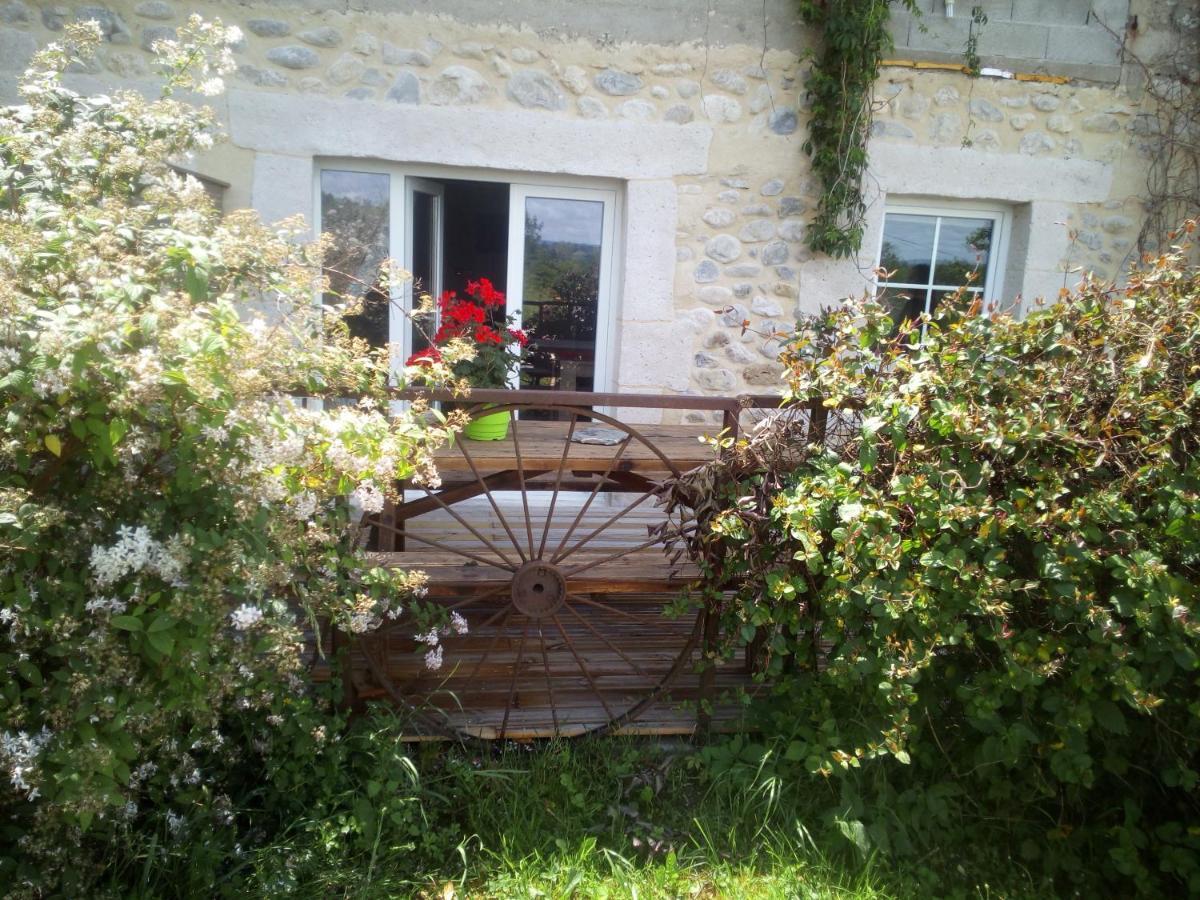 Okami Du Vercors Saint-Laurent-en-Royans Exterior foto